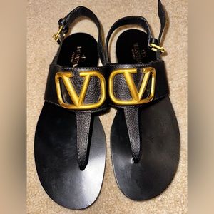 VALENTINO
V-LOGO Leather Thong Sandal